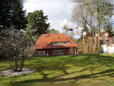 Tausche bezauberndes Haus mit Garten gegen 2 Wohnungen