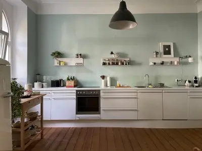 Wunderschöne, möblierte Altbauwohnung mit eig. Garten