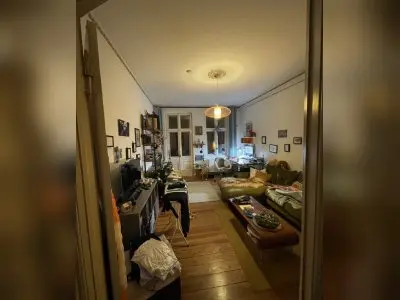 Schöne Altbau- Wohnung mit Balkon