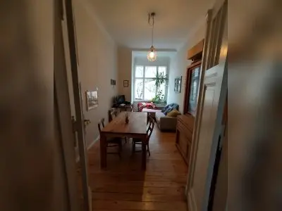Wunderschöne Altbau mit Balkon und Stück von Hof