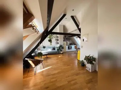 Wunderschöne, helle Altbauwohnung mit Dachterasse