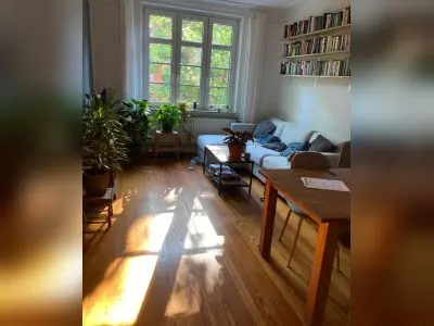 2 Zimmer Altbau Wohnung in Winterhude mit großem Balkon