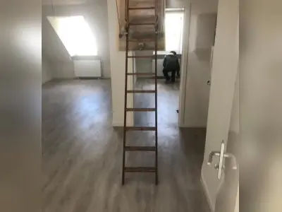 Wohnung mit -zum Schlafzimmer- ausgebautem Spitzdach