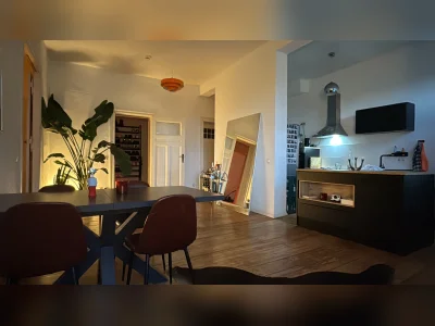 Schöne Altbauwohnung mit viel Licht