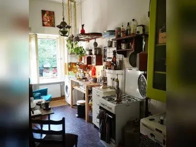 2 Raum Wohnung, + Bad, Küche und Flur
