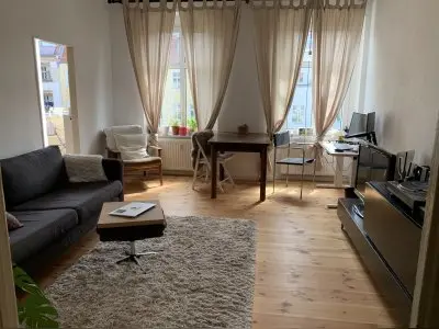 Biete: 2-Zi. Altbauwhg m. Balkon im Fhain Suche:3-Zi-Wohnung