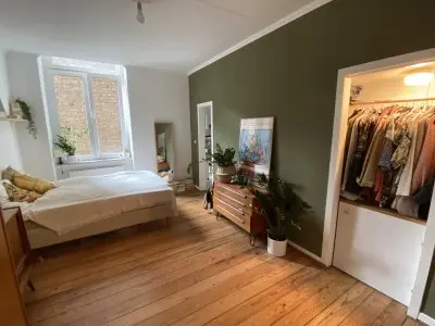 Charmante Altbauwohnung mit Holzdielen und hohen Decken
