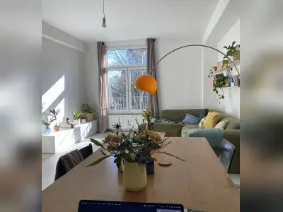 Große 2-Zi Altbau gegen 3-Zi mit Balkon