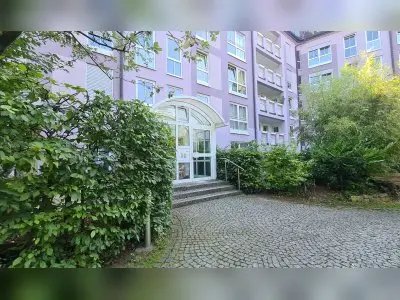 Zentr. 3,5 Zi-Whg. mit Terrasse & Balkon geg. 4-5 Zi-Whg.