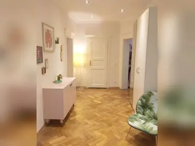 Altbauwohnung mit großen Balkon am Englischen Garten