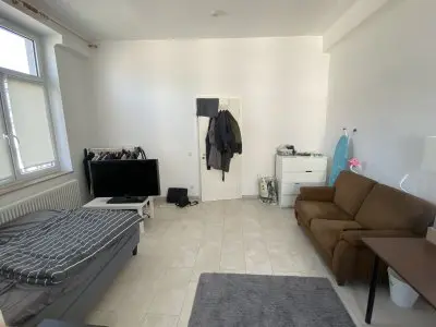 Renovierte Altbauwohnung, top Lage und in Rhein nähe