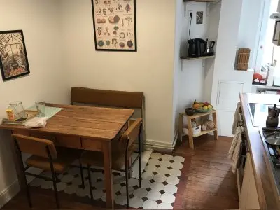 Schöne Altbauwohnung mit Balkon im Komponistenviertel