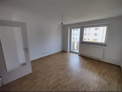 Sanierte 2,5 Zimmer Wohnung in Moosach