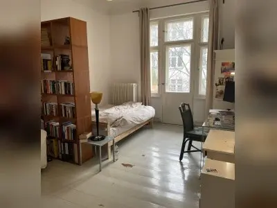 2-Zimmer Altbauwohnung mit Balkon