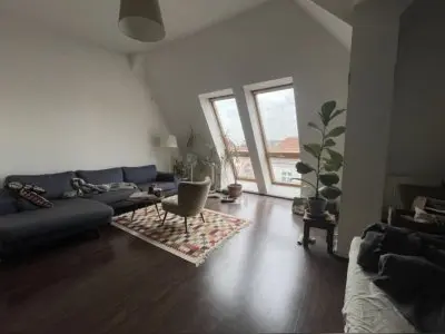 Große helle DG Wohnung in Neukölln