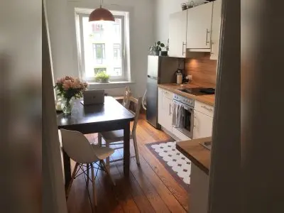 Sehr helle, schöne 2 Zimmer Altbauwohnung nahe U Osterstraße