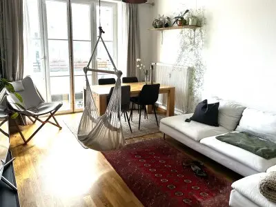 Drei Seen fußläufig - helle Wohnung mit Dielen und Balkon