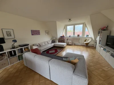 Traumhaft Dachgeschoss mit Riesen Terrasse