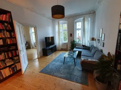 Helle 2-Zimmer-Altbauwohnung in P-Berg mit Dielen und Stuck!