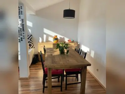 Helle 2 Zimmer Dachgeschosswohnung gegen mind. 2,5 Zimmer