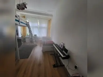Schöne 2 Zimmer (Altbau) 