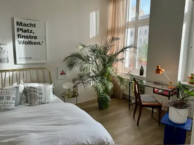 Sehr helle 2 Zimmer-Wohnung am Volkspark Friedrichshain