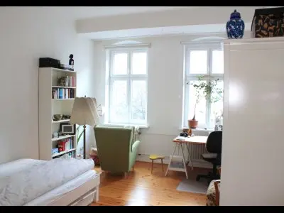 Schöne & helle Altbau-Einraumwohnung Neukölln f mind. 2 Zi