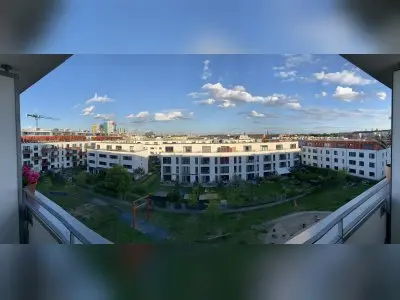 Suche >=4 Zimmer Wohnung biete großzügige 3 Zimmer Wohnung
