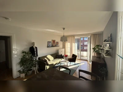Helle 4-Zimmer-Wohnung mit Balkon (90 qm)