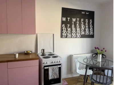 2 zimmer Altbau mit Balkon und Parkett am Hafen suche WIEN