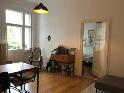 2 Zi. Altbau in Charlottenburg gg. 3-4 Zi. Altbau in Berlin