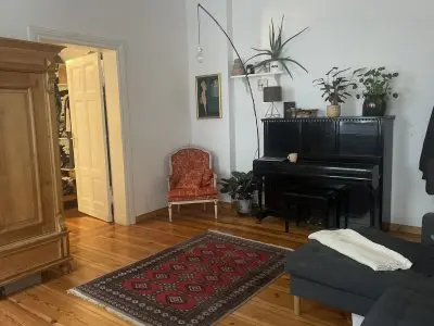 Biete 2 Zimmer Altbau GG 3 Zimmer 