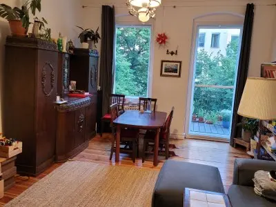 3-Zimmer Altbau Schillerkiez gegen große Familienwohnung
