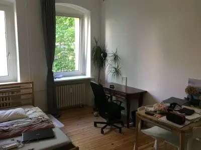 2 Zimmer Altbauwohnung mit eigenem Garten suche 4 Z.