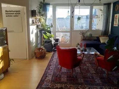 Bieten helle 2 Zimmer mit großem Südbalkon gegen 3+ Zimmer