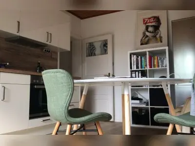 Toll geschnittene Wohnung mit Balkon und neuer Küche GG 3ZM