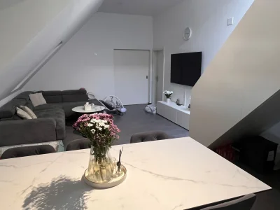 Attika Wohnung im Zentrum von Seebach