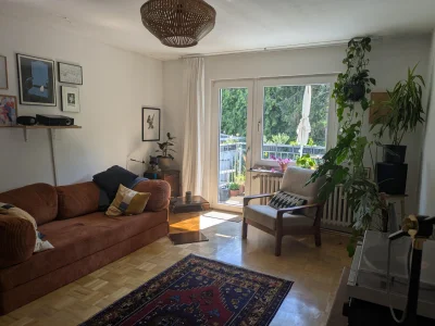 Biete zentral 2,5 Zimmer Wohnung mit Blick ins Grüne