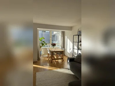 Helle Zimmer Wohnung mit sonnigem Balkon