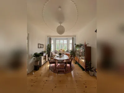 Schöne 4-Zi.-Altbauwohnung mit großem Balkon