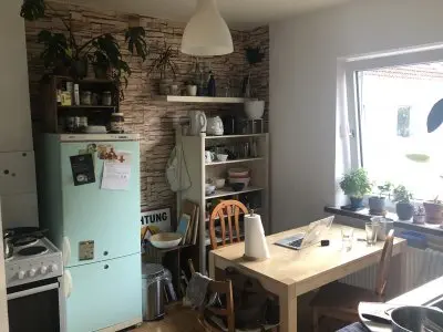 Altbauwohnung in Ottensen 2 Zi gg. 2+ Zimmer mit Balkon