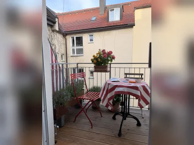 Schöne Altbauwohnung mit Balkon