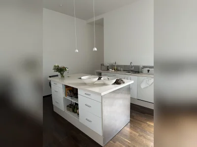 Helle Altbau “Galerie” Wohnung (70qm) Agnesviertel