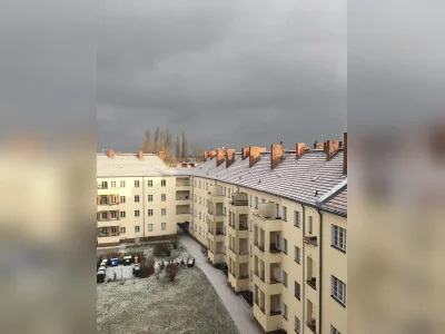 Mit Blick auf den Schifffahrtskanal in Berlin-Neukölln