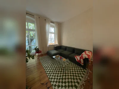 Friedrichshain: 2,5-Zimmer-Altbau, ruhig & kiezig
