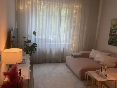 2-Zi- Whg in Berlin. Suche 4+ Zi. in Frankfurt o.  Taunus