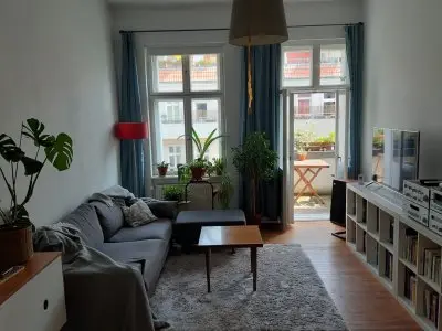 Helle 2-Raumwohnung mit Balkon im Vorderhaus in Alt-Treptow