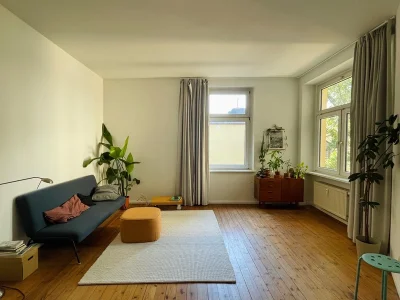 Große 2-Zi Altbauwohnung in Kreuzberg
