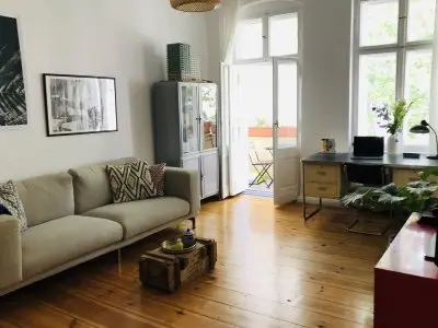 2 Zimmer Altbau mit Balkon Nähe Park