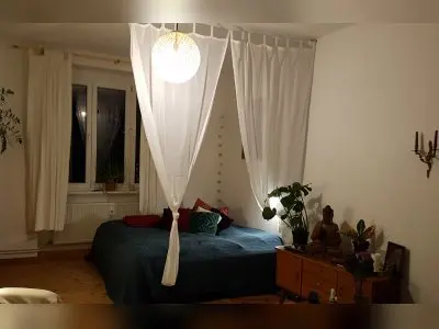 Biete 2ZiAltbauwhg in Mitte gegen 2-3Zi mit Balkon ab 70qm